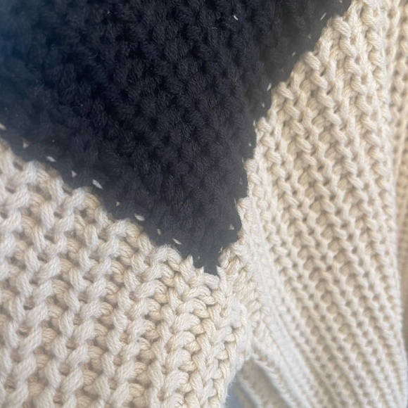 CHUNKY KNIT 2 tone sweater . Black and tan! VERY VERSATILE!! Great quality! M/L - Picture 6 of 8